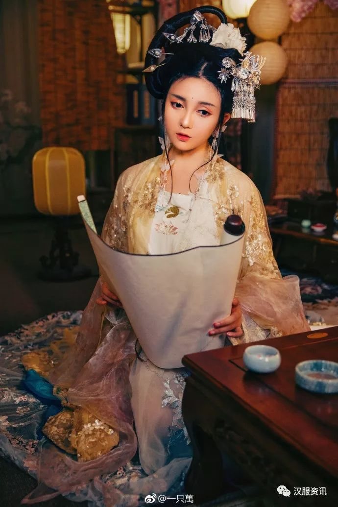 春去冬来 你曾笑我棋艺不精 我便日日与自己下棋 可如今却不能再与你对弈一场了