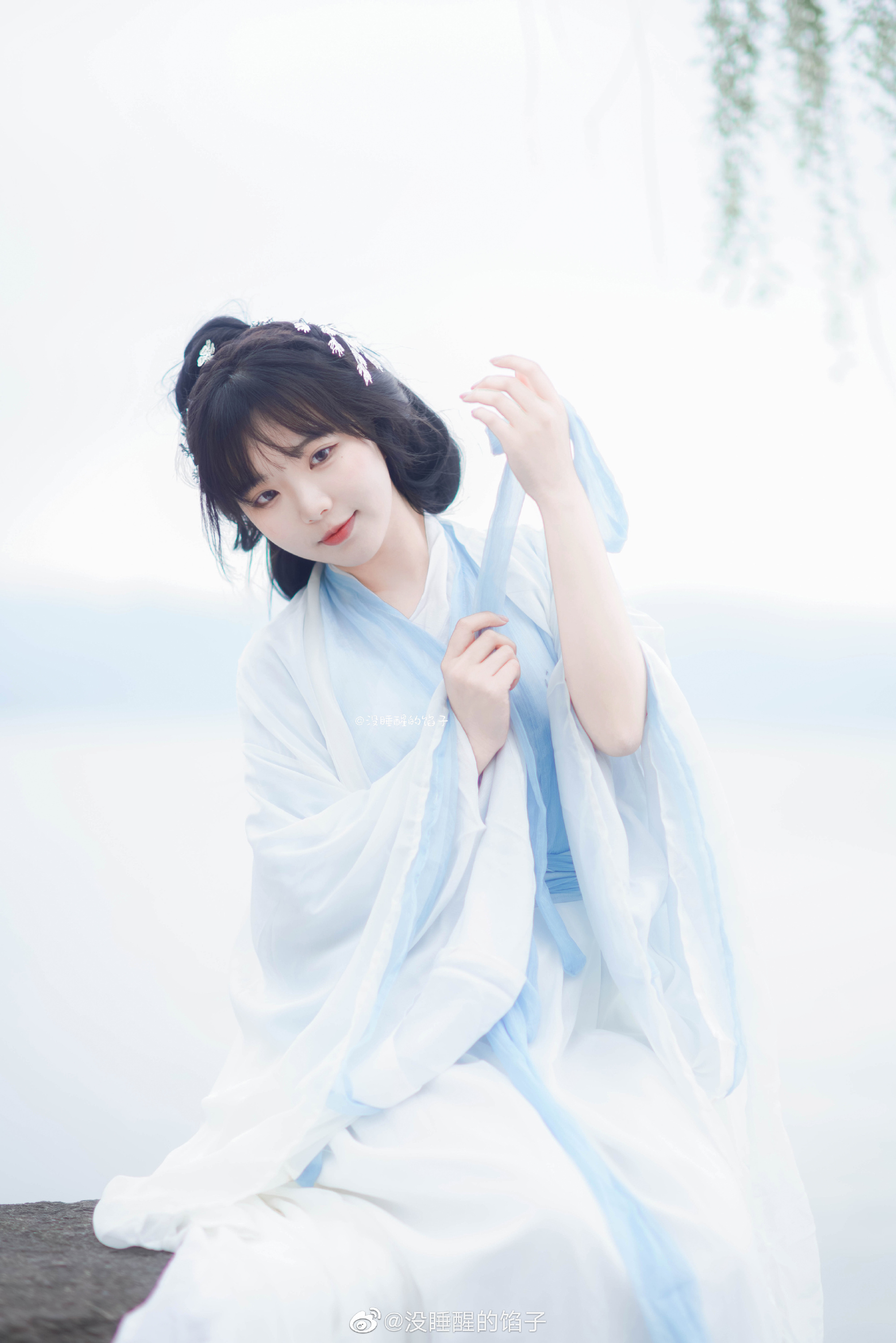 汉服 山水不渡我，琴声不渡江，留你在心上@没睡醒的馅子