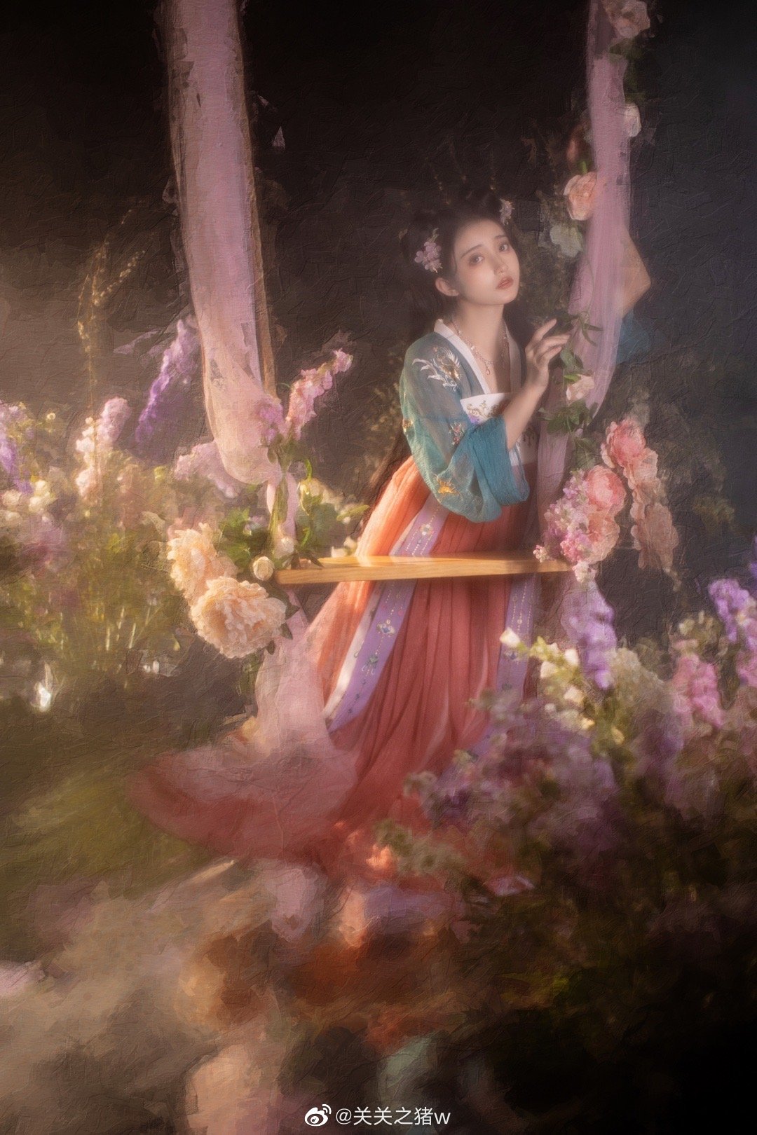 汉服 真正的鲜花开在山野烂漫处@关关之猪w