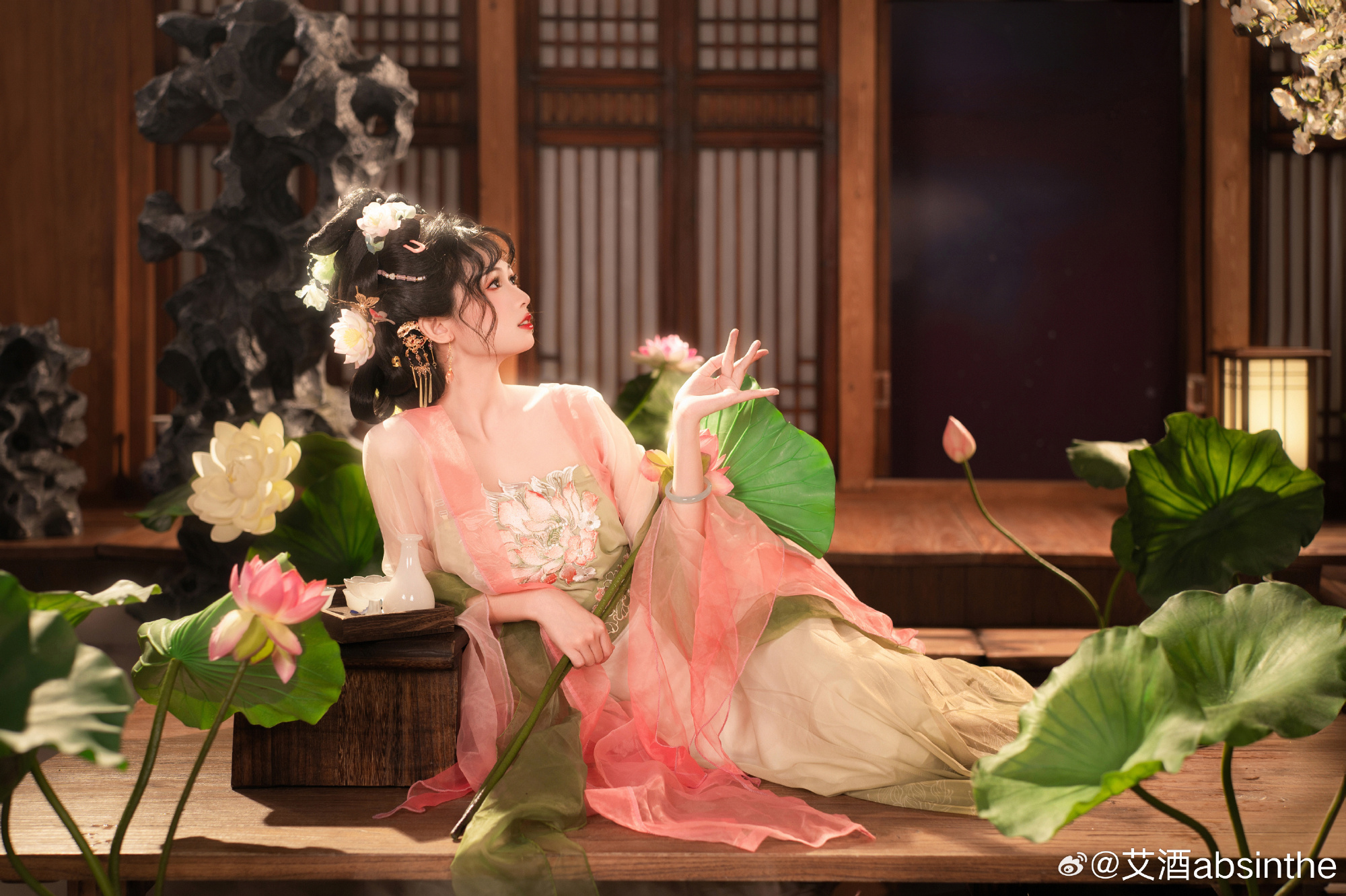 汉服 荷叶罗裙一色裁，芙蓉向脸两边开@佳佳Jayaa