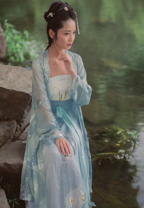 浅谈中秋节及汉服穿搭