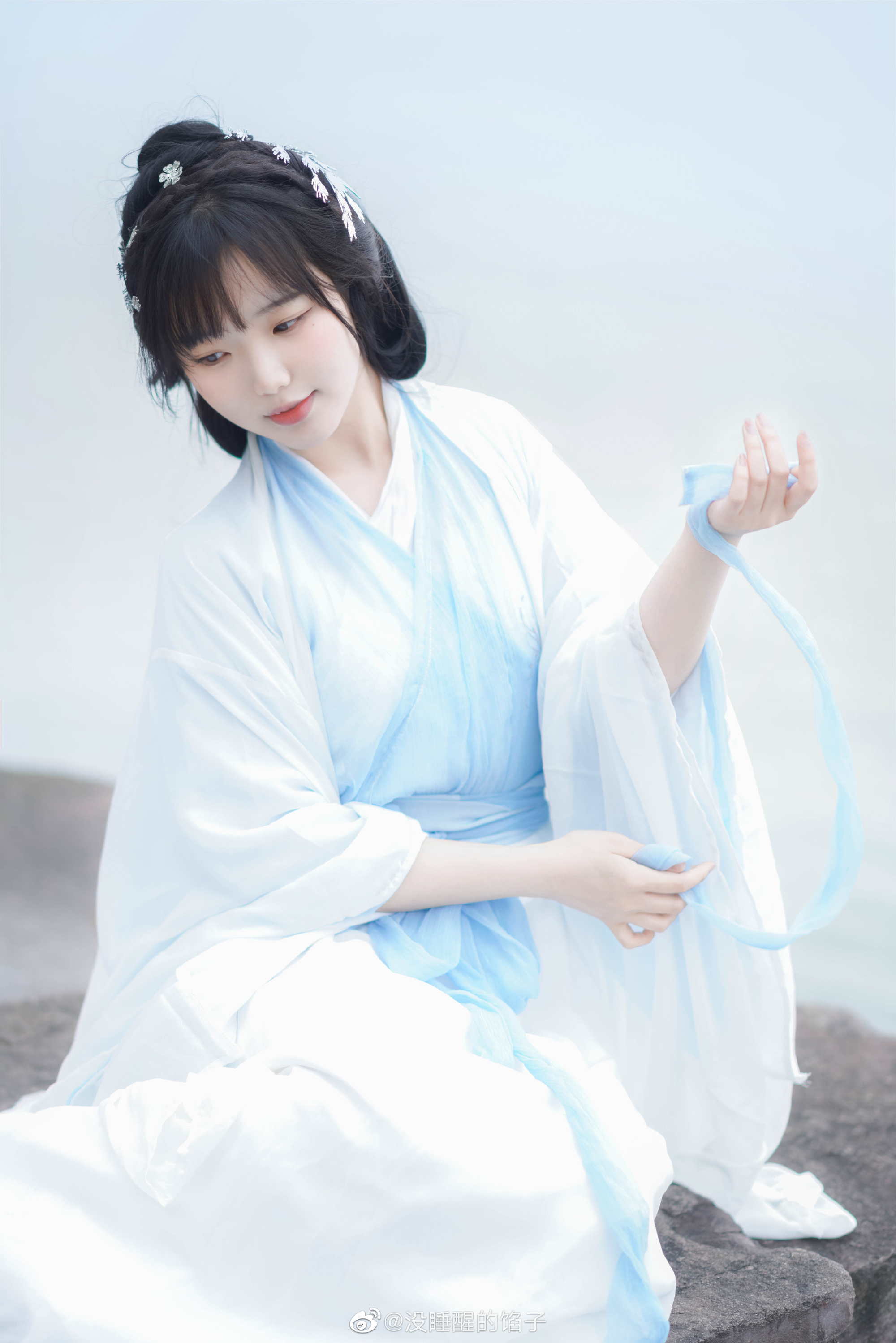 汉服 山水不渡我，琴声不渡江，留你在心上@没睡醒的馅子