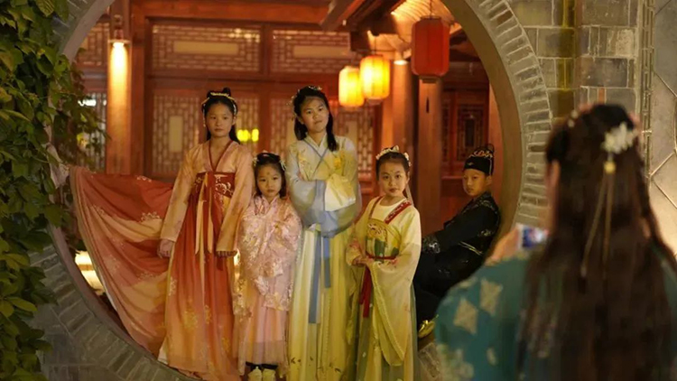 这个31岁的汉服体验馆老板火了