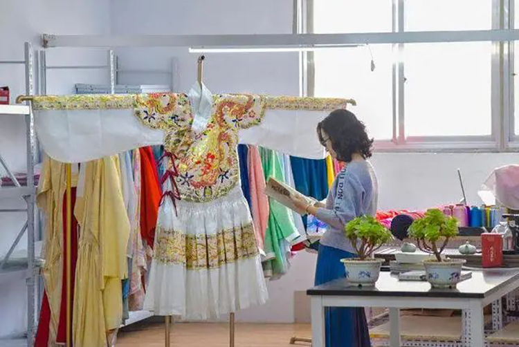 不爱潮服爱汉服！德州“汉服风潮”持续升温中的汉服同袍们！