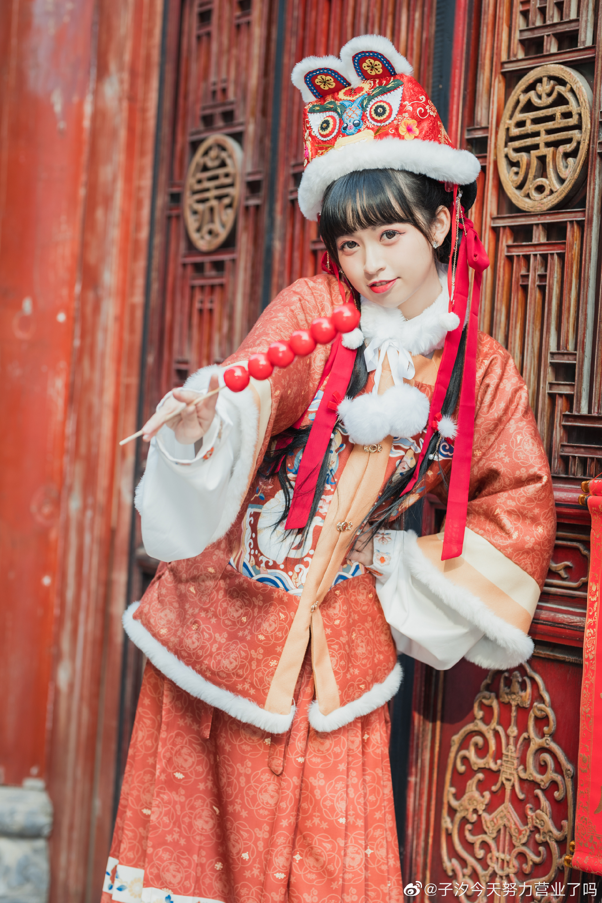 小虎娃来送祝福啦！汉服写真@子汐今天努力营业了吗