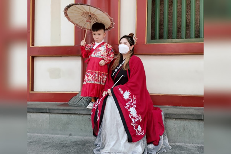 穿着汉服去唐人街，那是一次自由而令人兴奋的经历