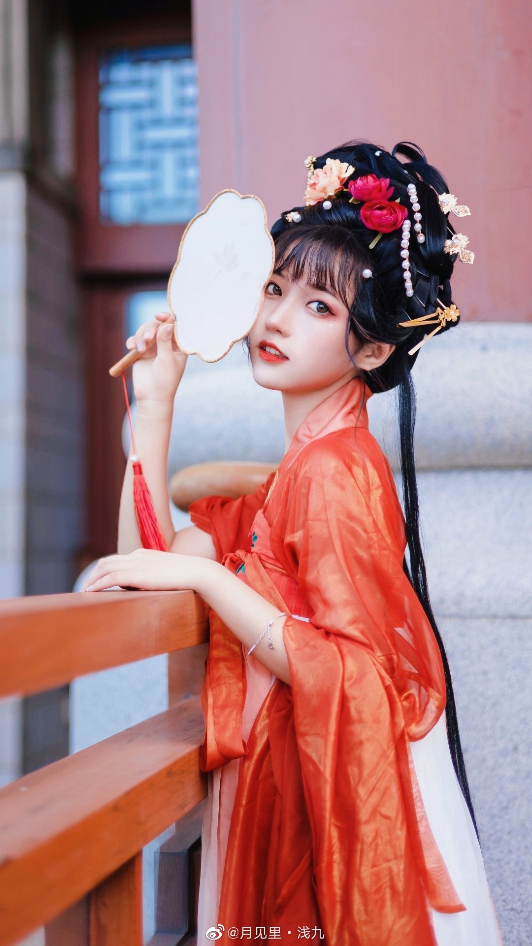 [汉服]云想衣裳花想容， 春风拂槛露华浓。@月见里·浅九