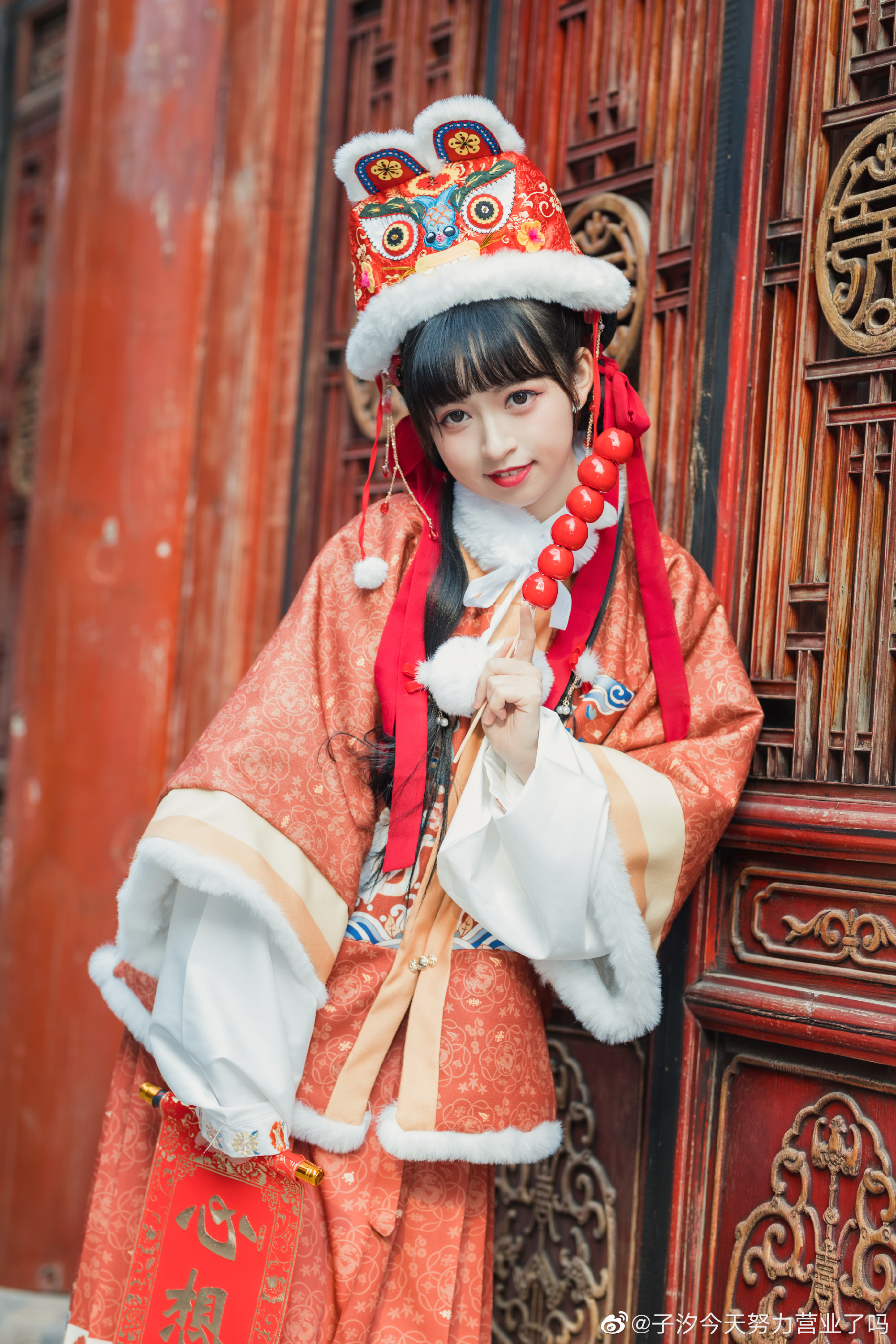 小虎娃来送祝福啦！汉服写真@子汐今天努力营业了吗