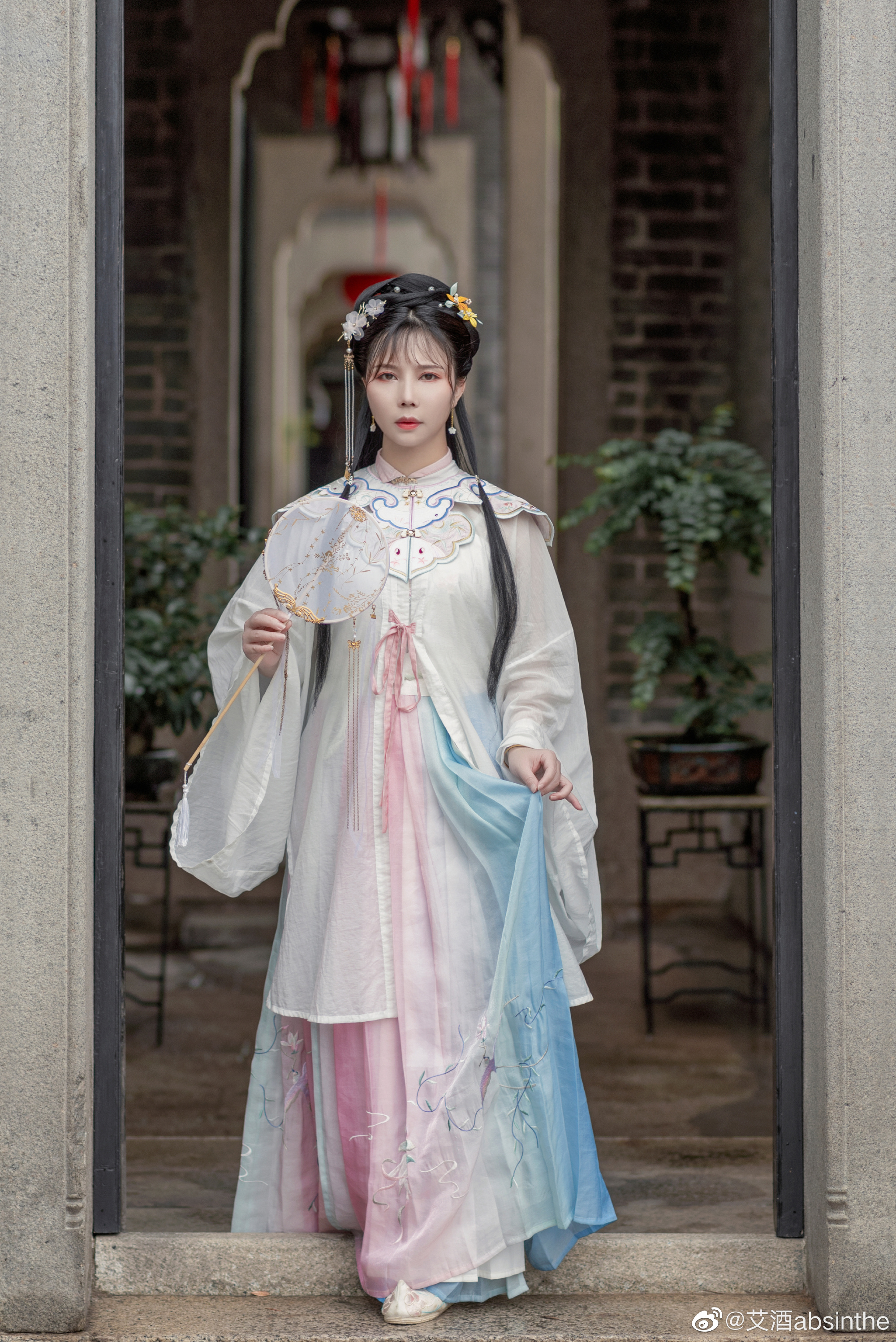 【汉服】淡眉如秋水，玉肌伴轻风@南一