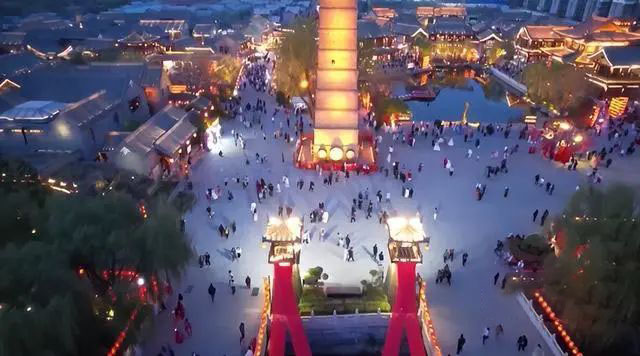 旺季日均收入五六千元！汽配店变汉服店？