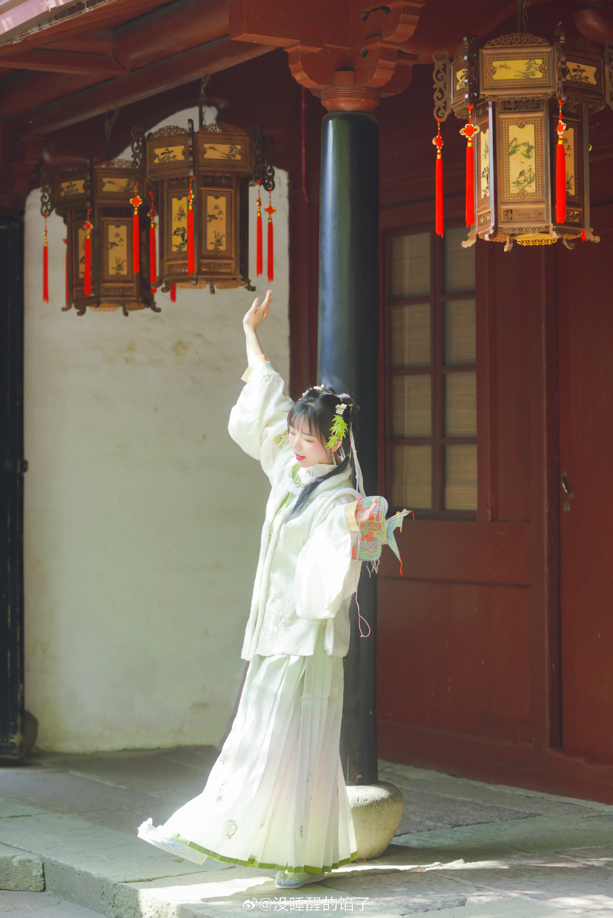 汉服 先生说考功名就得读书破万卷 但我也想和你趁好春光放纸鸢。@没睡醒的馅子