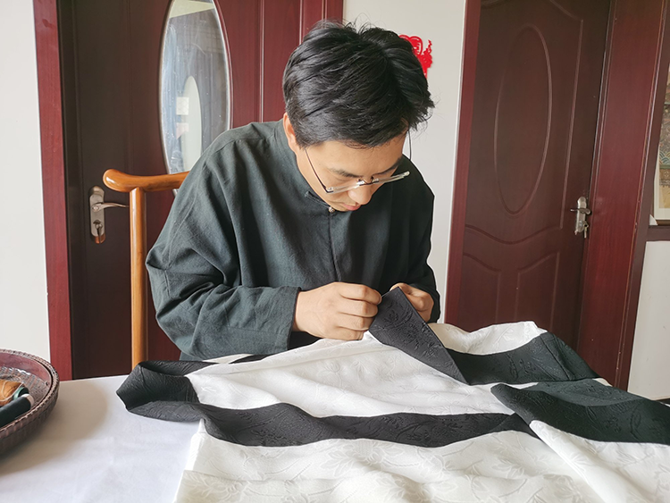 “文化力量不是穿西装打领带”，汉服传统时尚复兴仍在加强