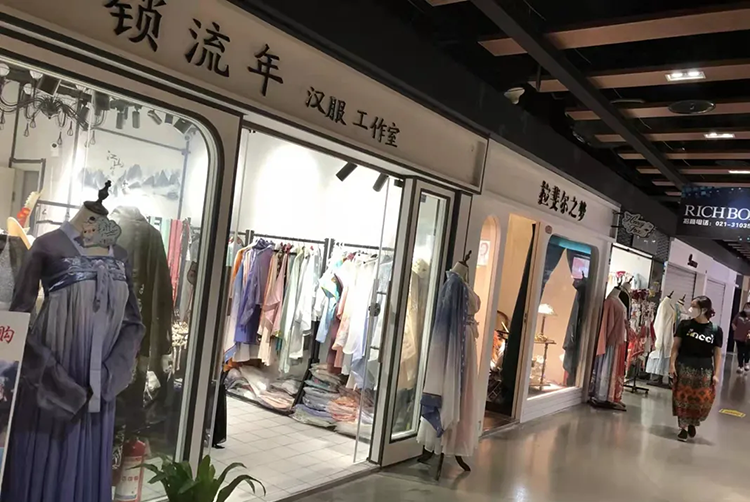 这些城市的汉服一条街，并不都是只有汉服哦！