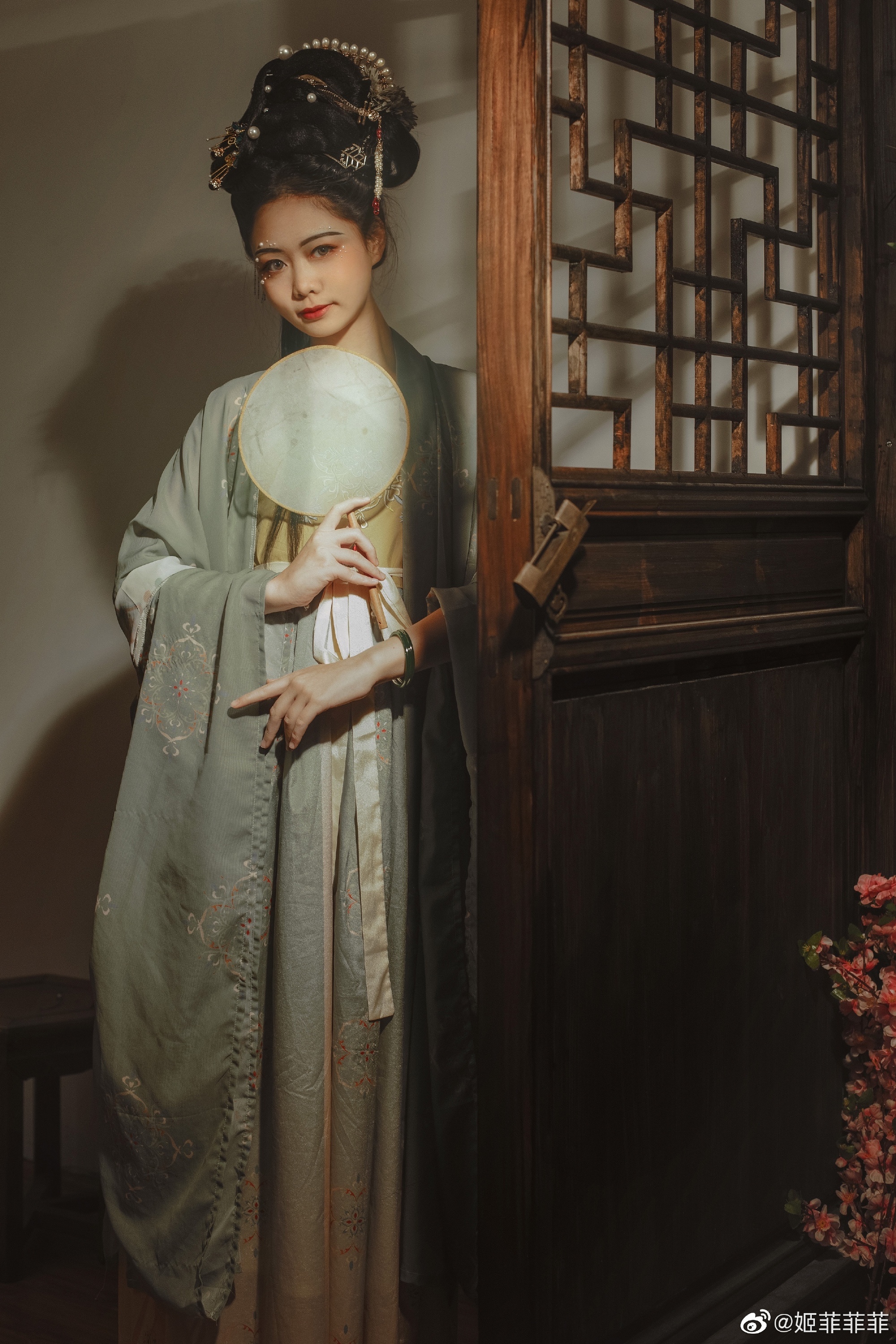 竹雨松风琴韵， 茶烟梧月书声。@姬菲菲菲