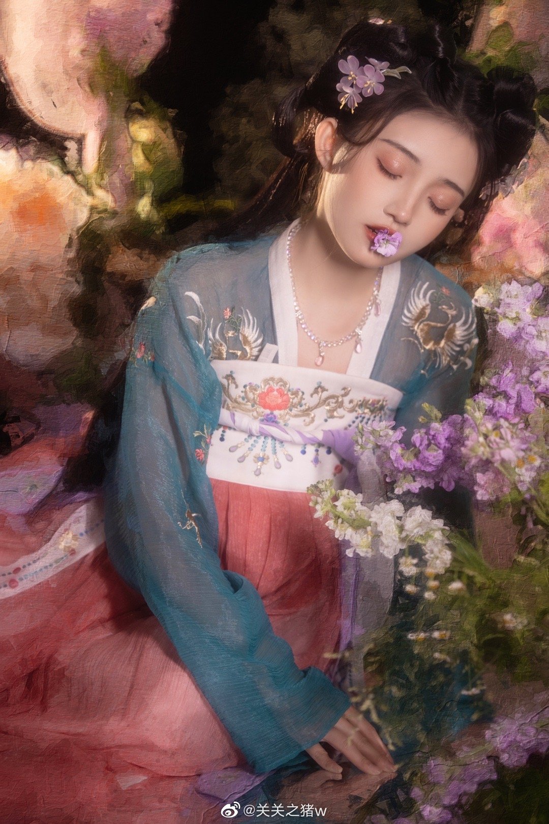 汉服 真正的鲜花开在山野烂漫处@关关之猪w