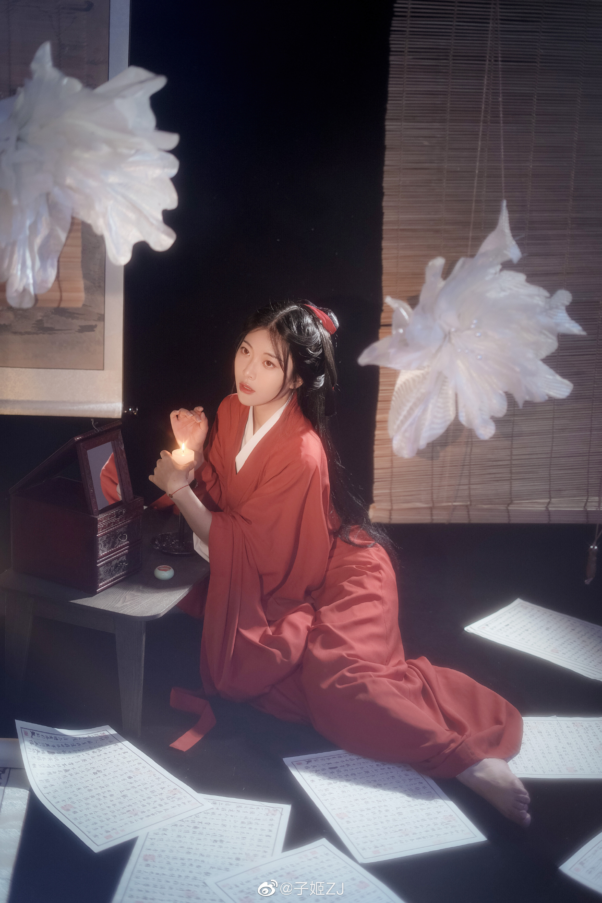 汉服 明月照高楼，流光正徘徊。@子姬ZJ