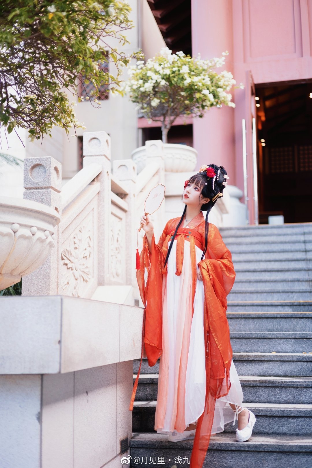 [汉服]云想衣裳花想容， 春风拂槛露华浓。@月见里·浅九