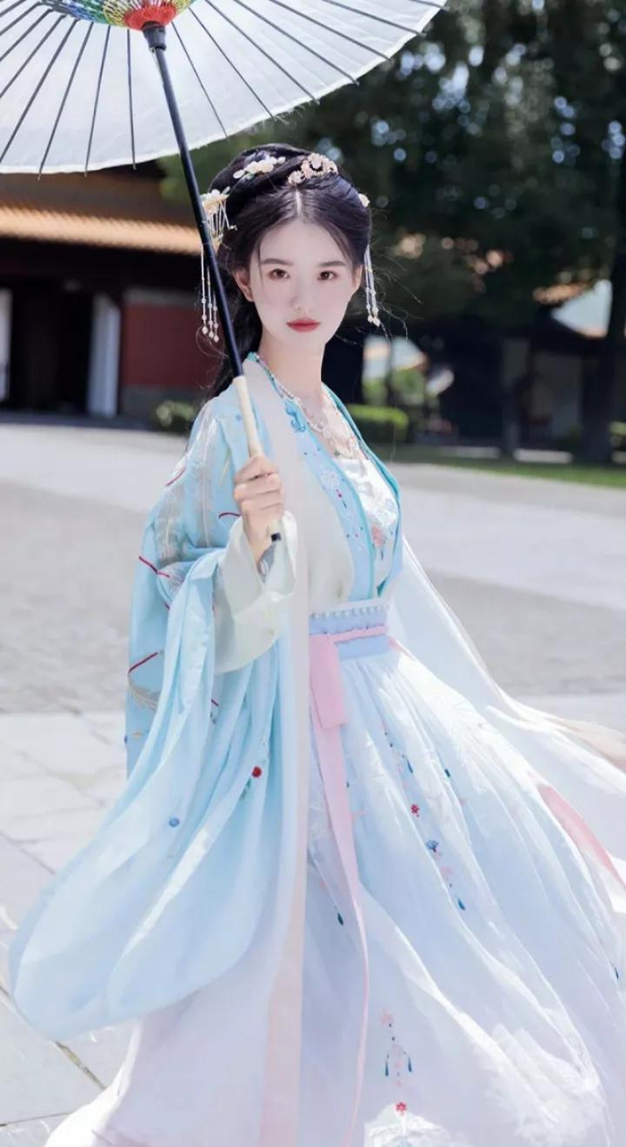 汉服究竟有多美？一袭襦裙霓裳，惊艳了岁月时光