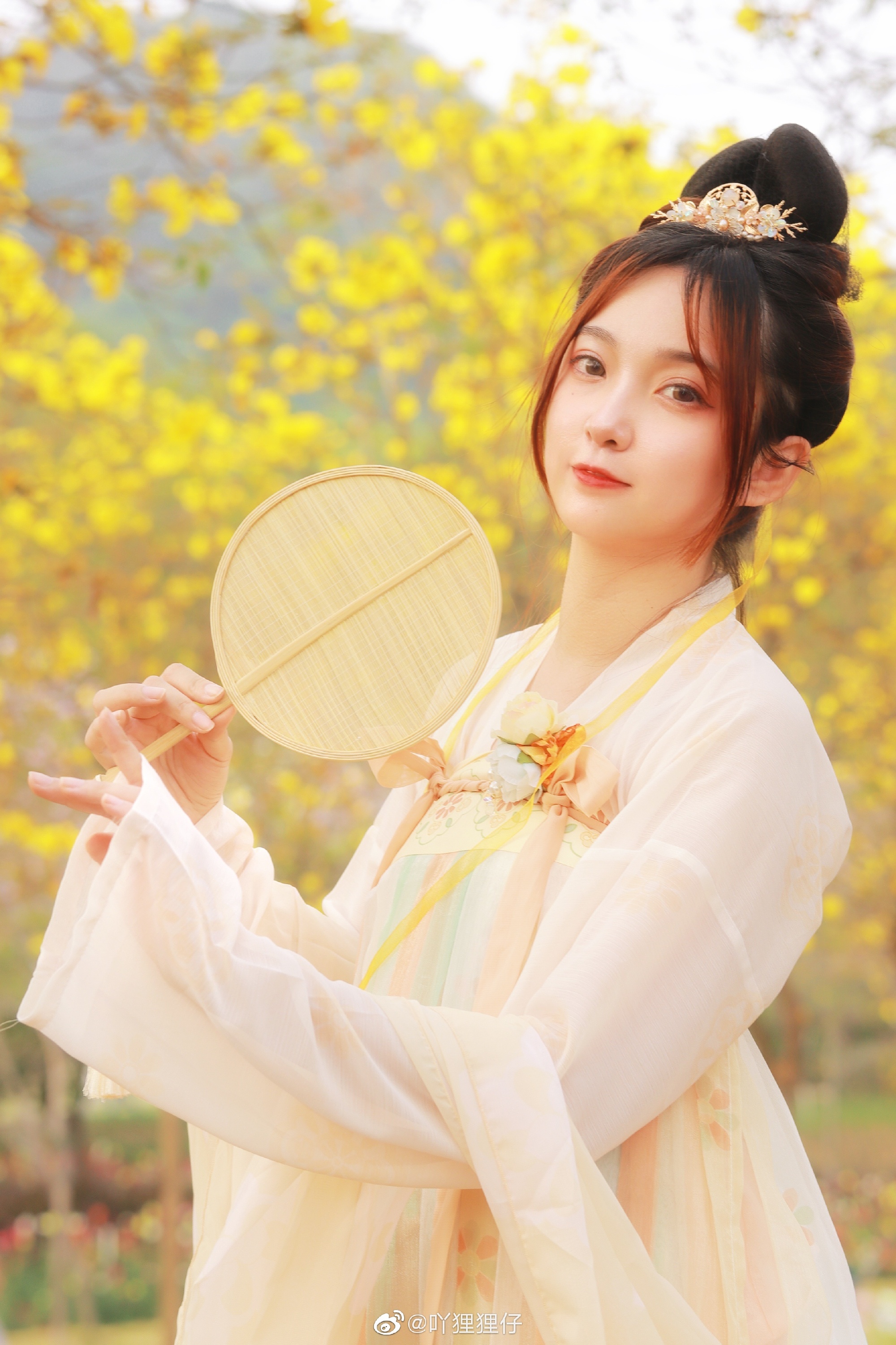 【汉服写真】黄花一树满风铃@吖狸狸仔