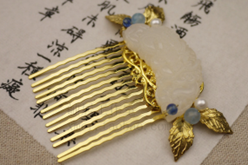 细说女子汉服发饰：点翠、梳篦的金翠首饰