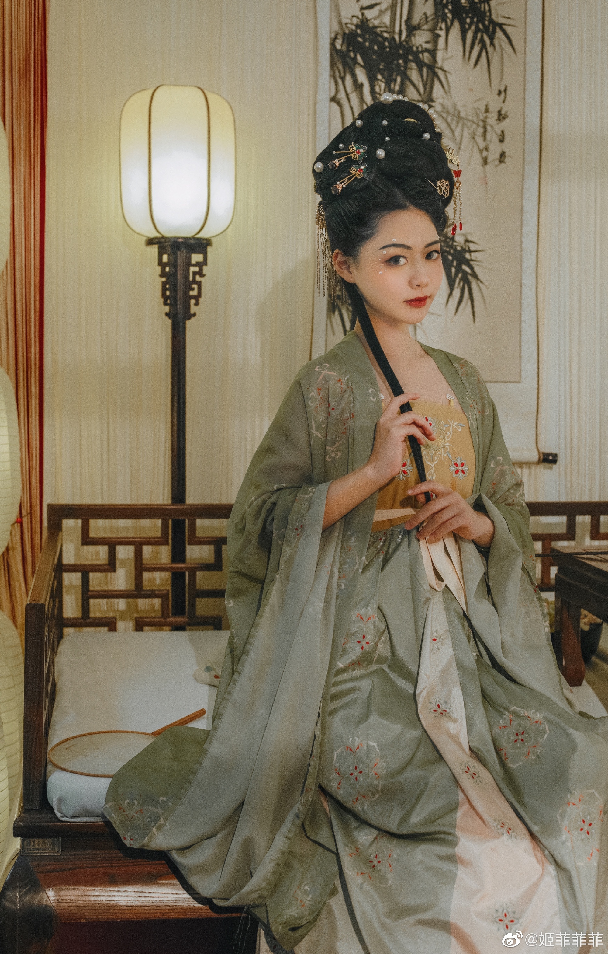 竹雨松风琴韵， 茶烟梧月书声。@姬菲菲菲