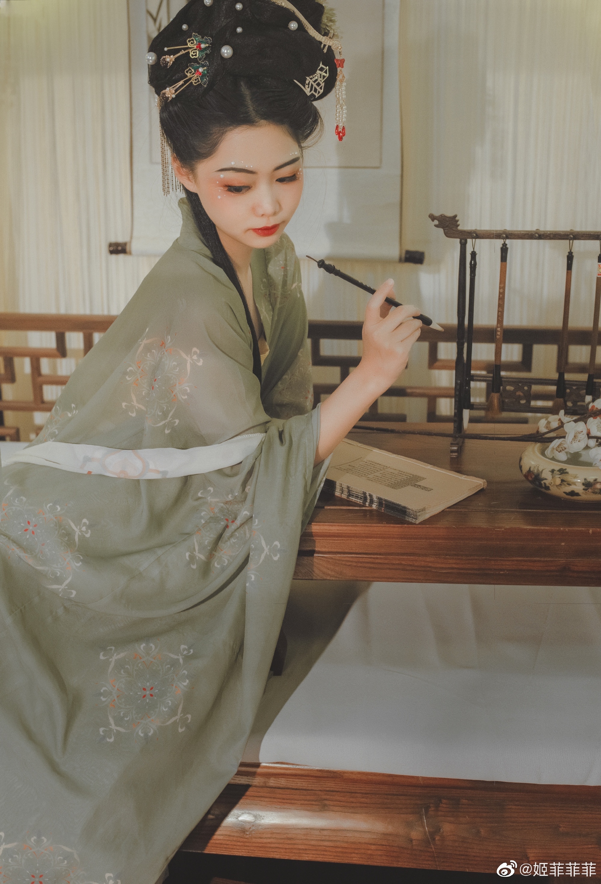 竹雨松风琴韵， 茶烟梧月书声。@姬菲菲菲