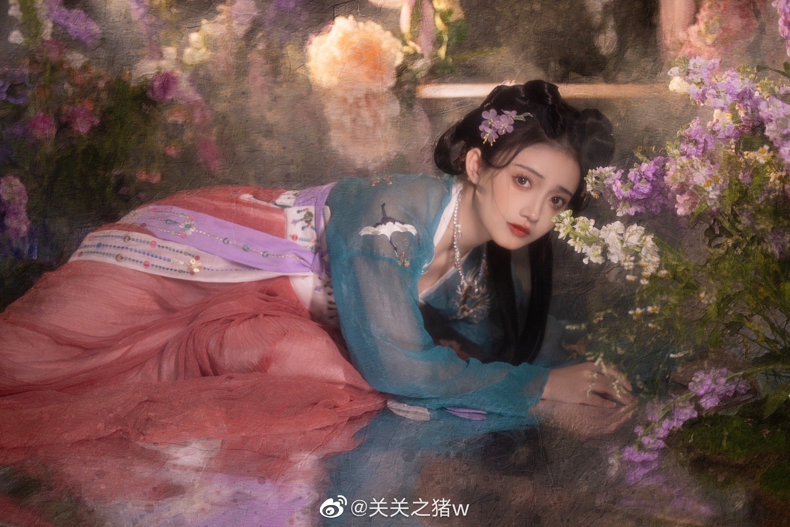 汉服 真正的鲜花开在山野烂漫处@关关之猪w