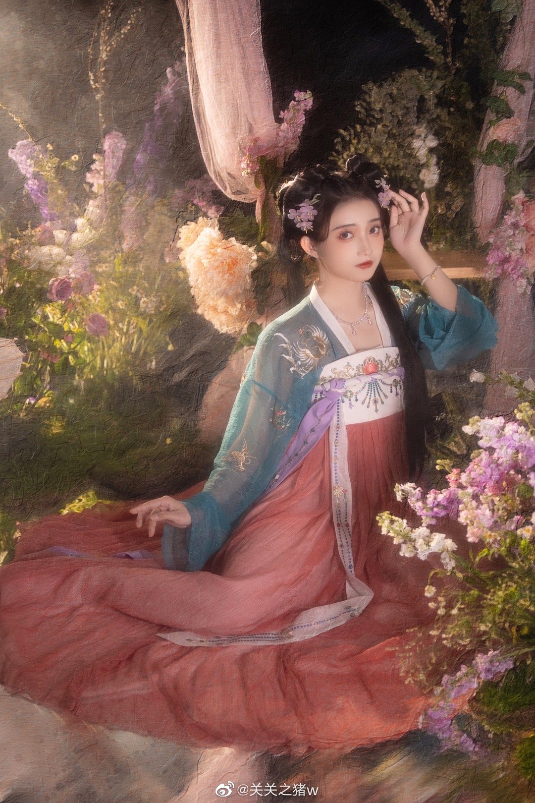 汉服 真正的鲜花开在山野烂漫处@关关之猪w