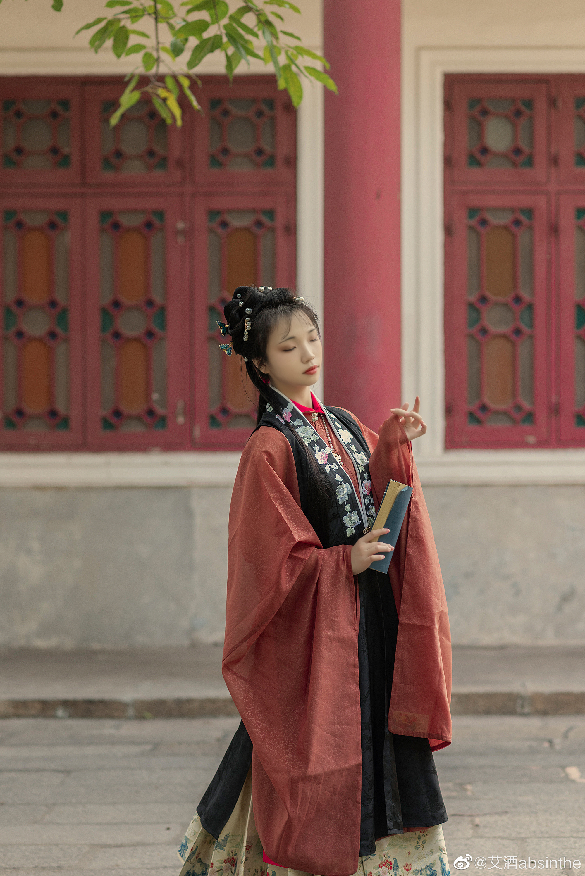今年的第二套汉服 @艾酒absinthe