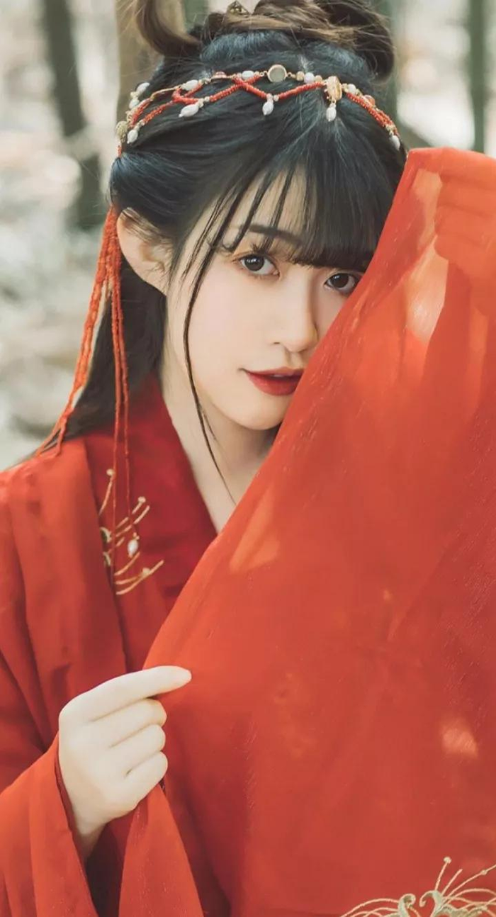 汉服究竟有多美？一袭襦裙霓裳，惊艳了岁月时光