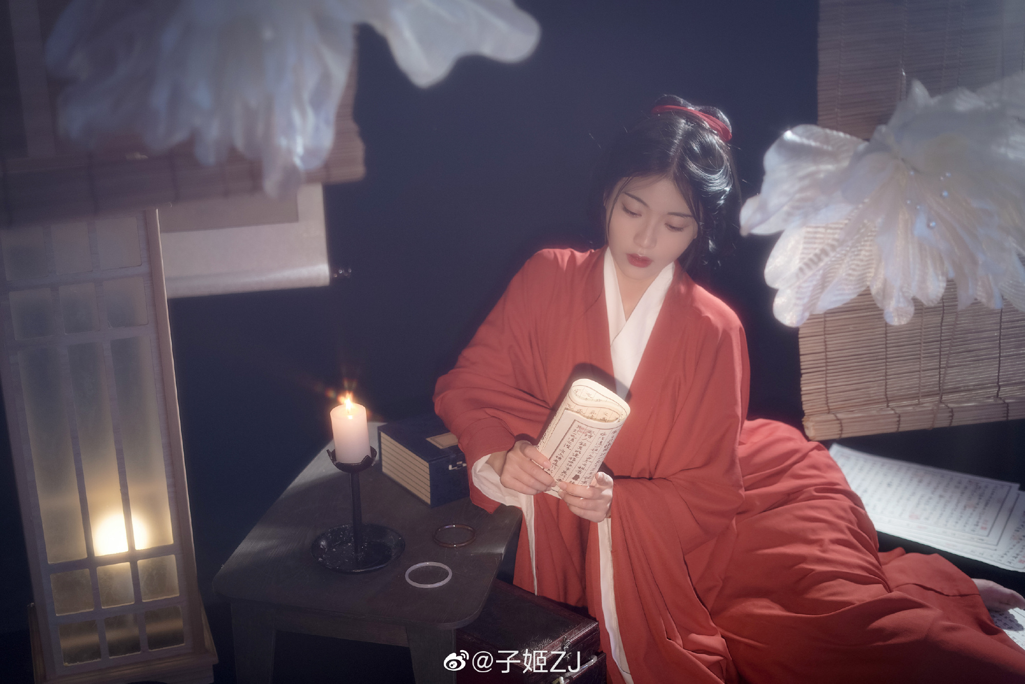 汉服 明月照高楼，流光正徘徊。@子姬ZJ