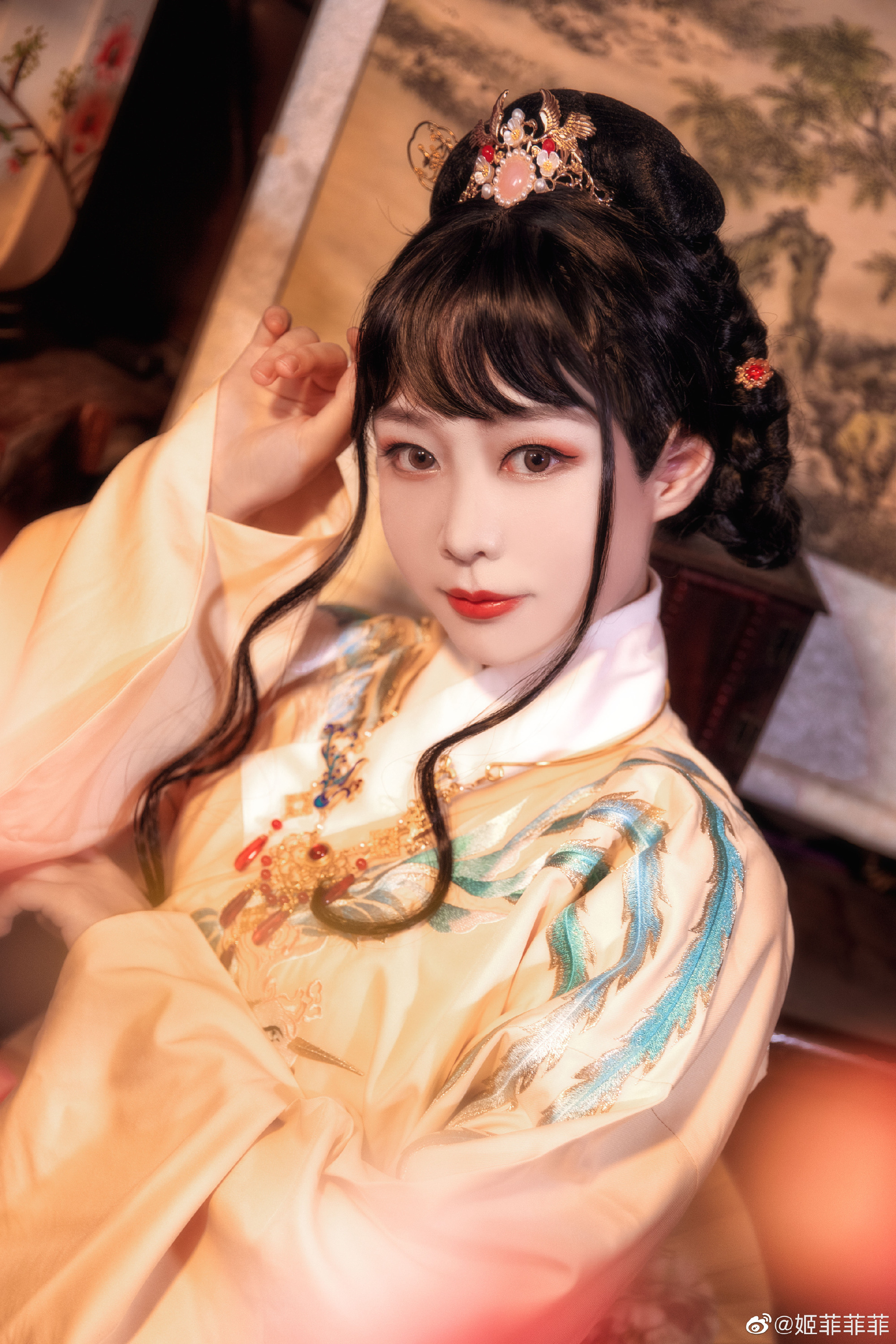 汉服 岁岁皆欢愉，年年皆胜意。@姬菲菲菲