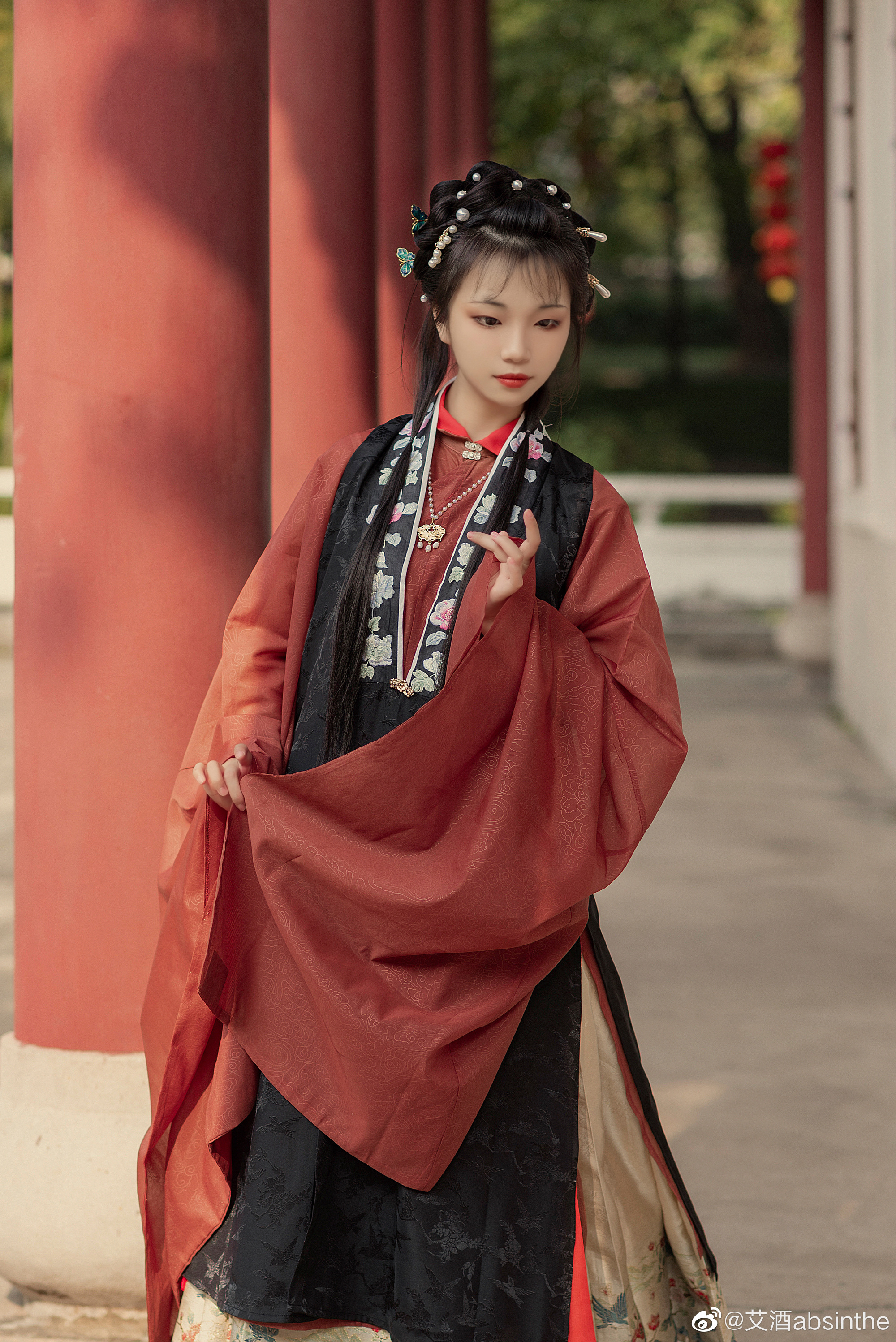 今年的第二套汉服 @艾酒absinthe