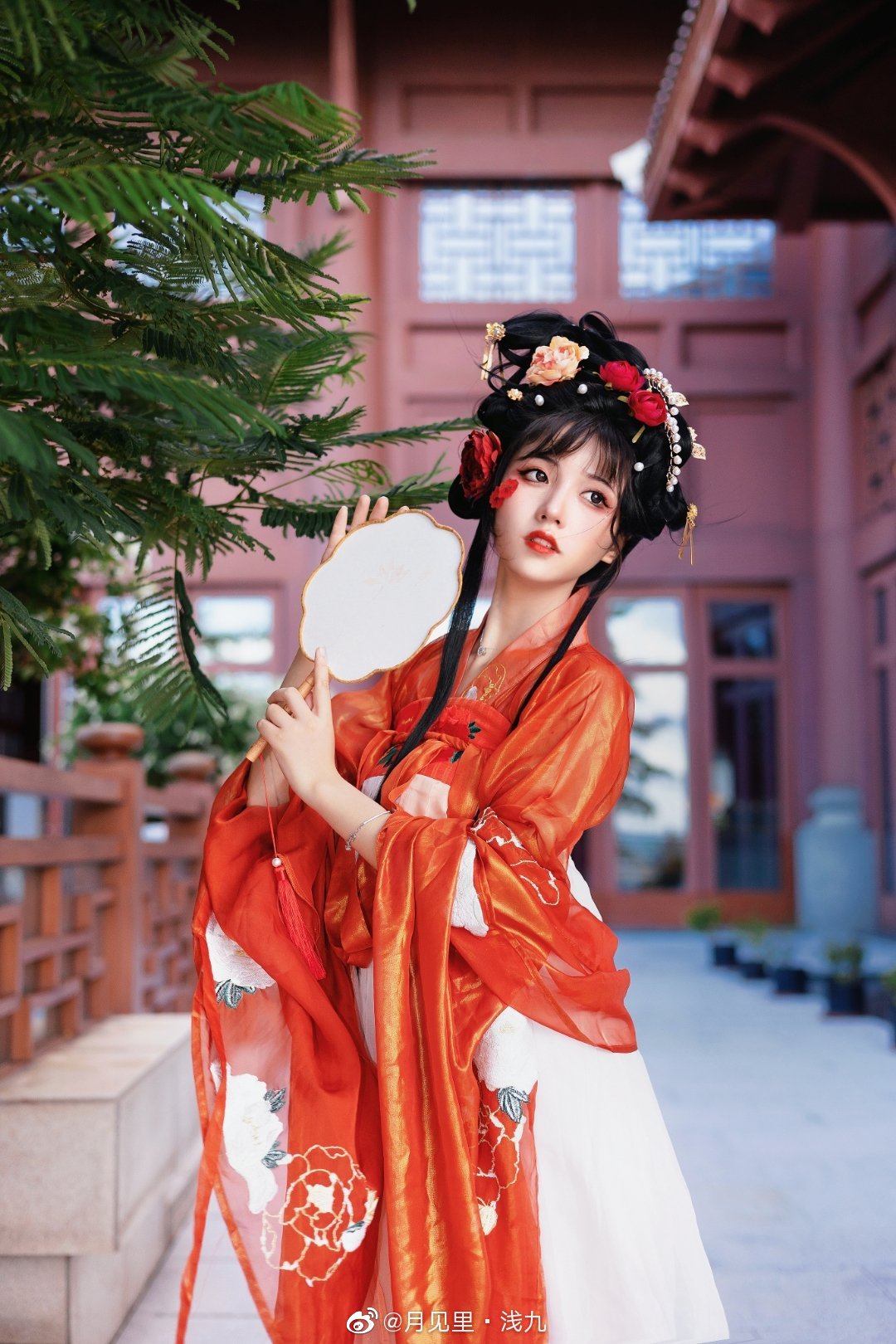 [汉服]云想衣裳花想容， 春风拂槛露华浓。@月见里·浅九