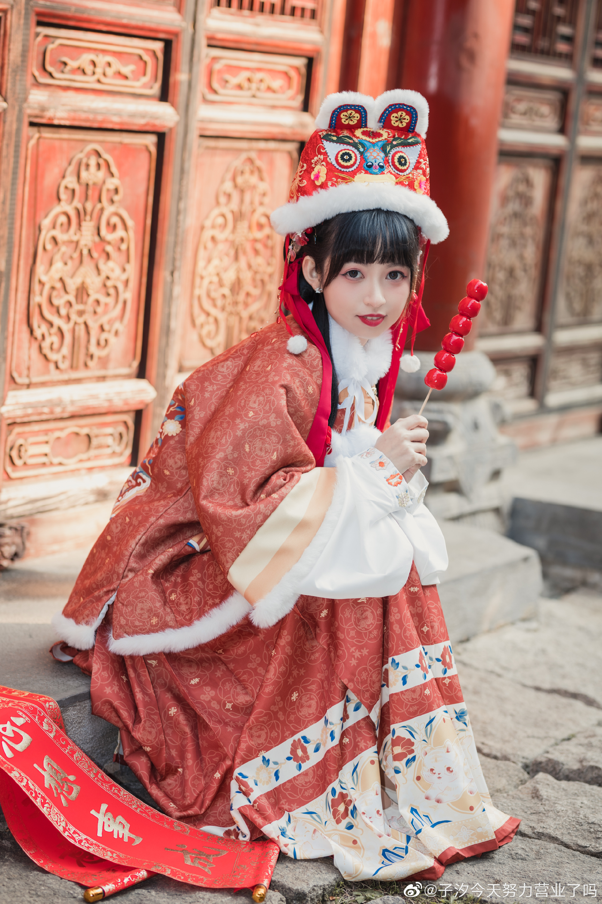 小虎娃来送祝福啦！汉服写真@子汐今天努力营业了吗