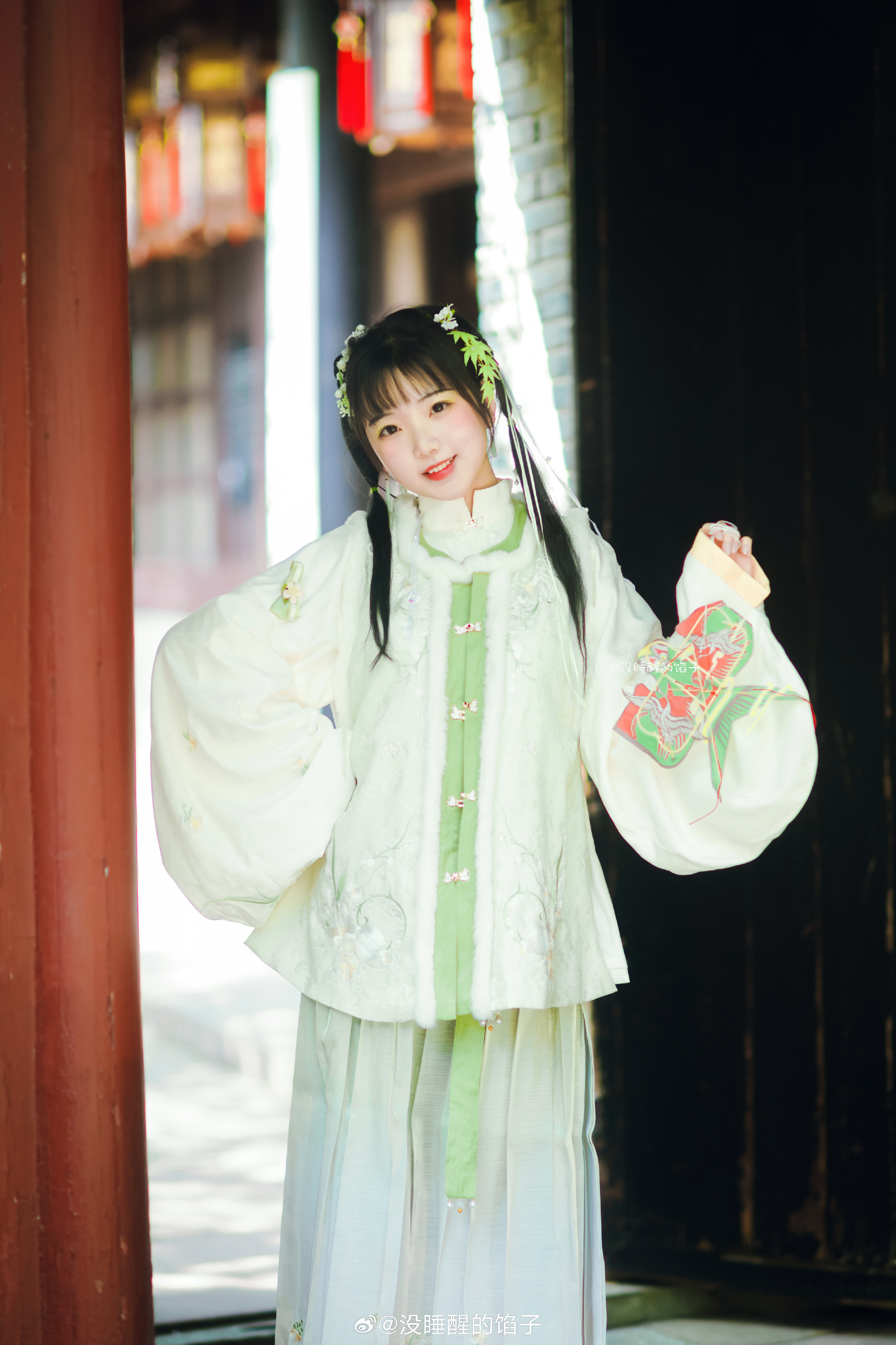 汉服 先生说考功名就得读书破万卷 但我也想和你趁好春光放纸鸢。@没睡醒的馅子