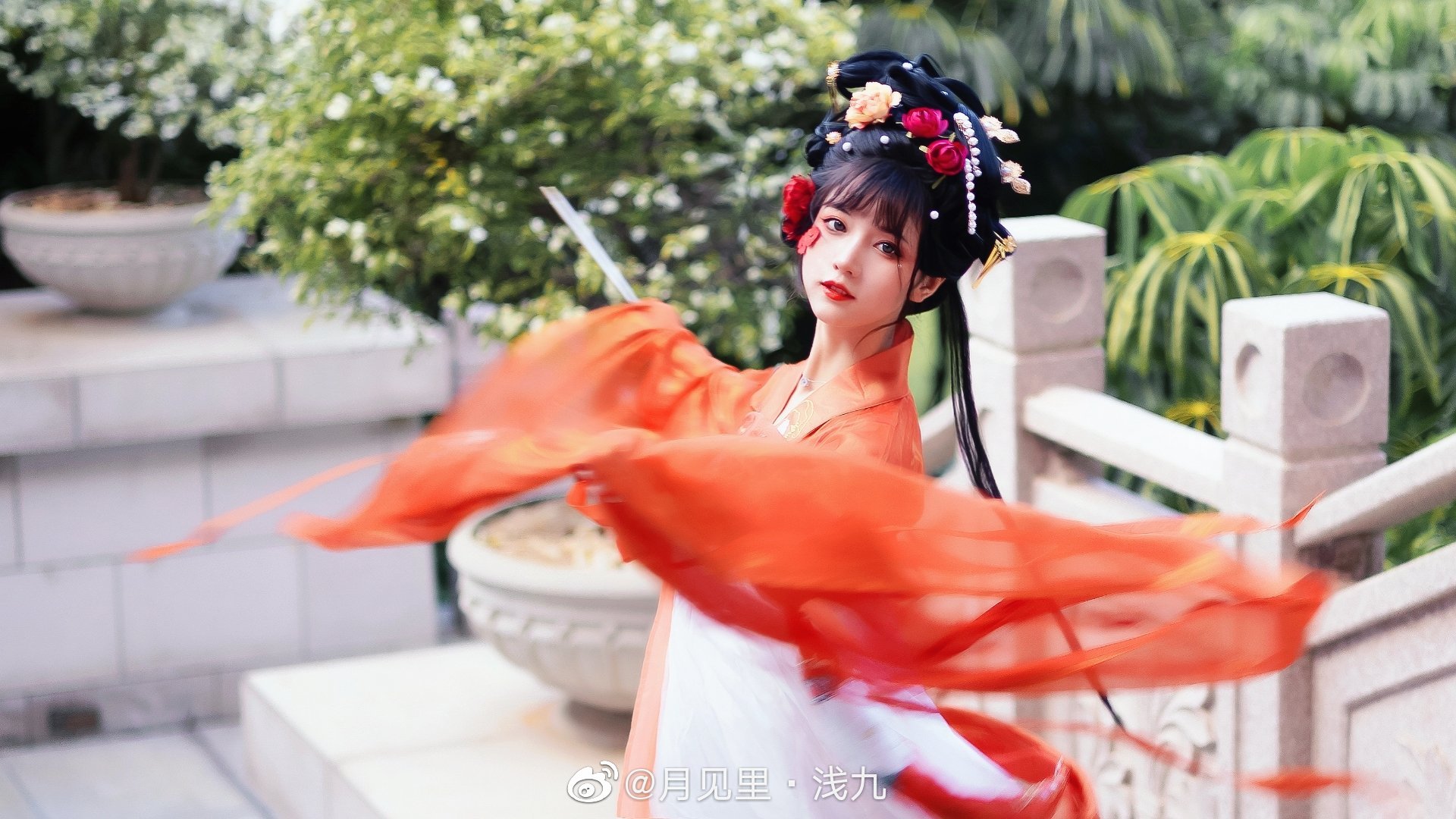 [汉服]云想衣裳花想容， 春风拂槛露华浓。@月见里·浅九