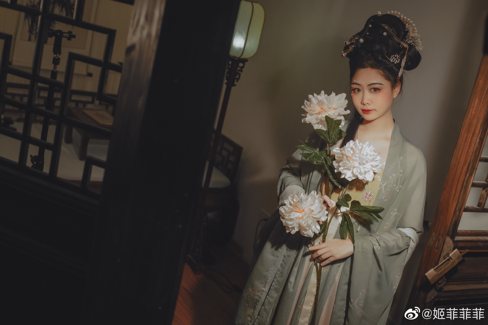 竹雨松风琴韵， 茶烟梧月书声。@姬菲菲菲