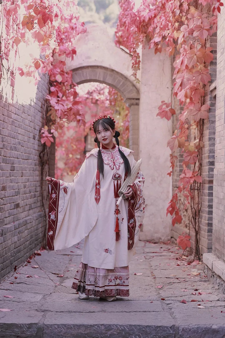 红叶雅集｜到古北水镇汉服节来一场秋意汉服行