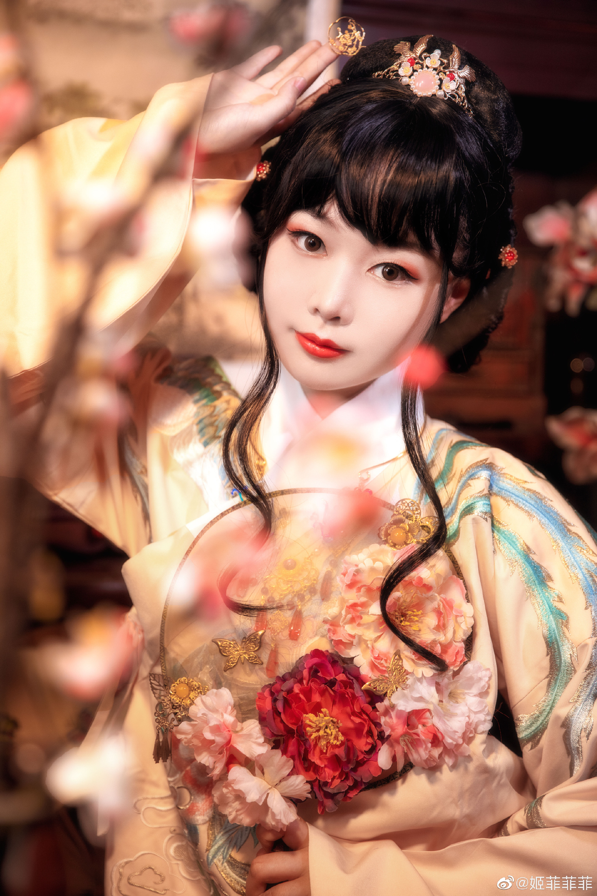 汉服 岁岁皆欢愉，年年皆胜意。@姬菲菲菲