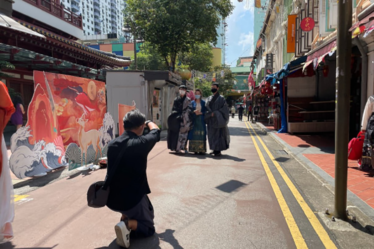 穿着汉服去唐人街，那是一次自由而令人兴奋的经历