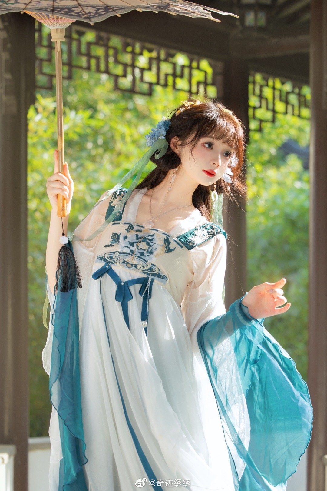 莺莺燕燕春春，花花柳柳真真。@奇迹绣绣