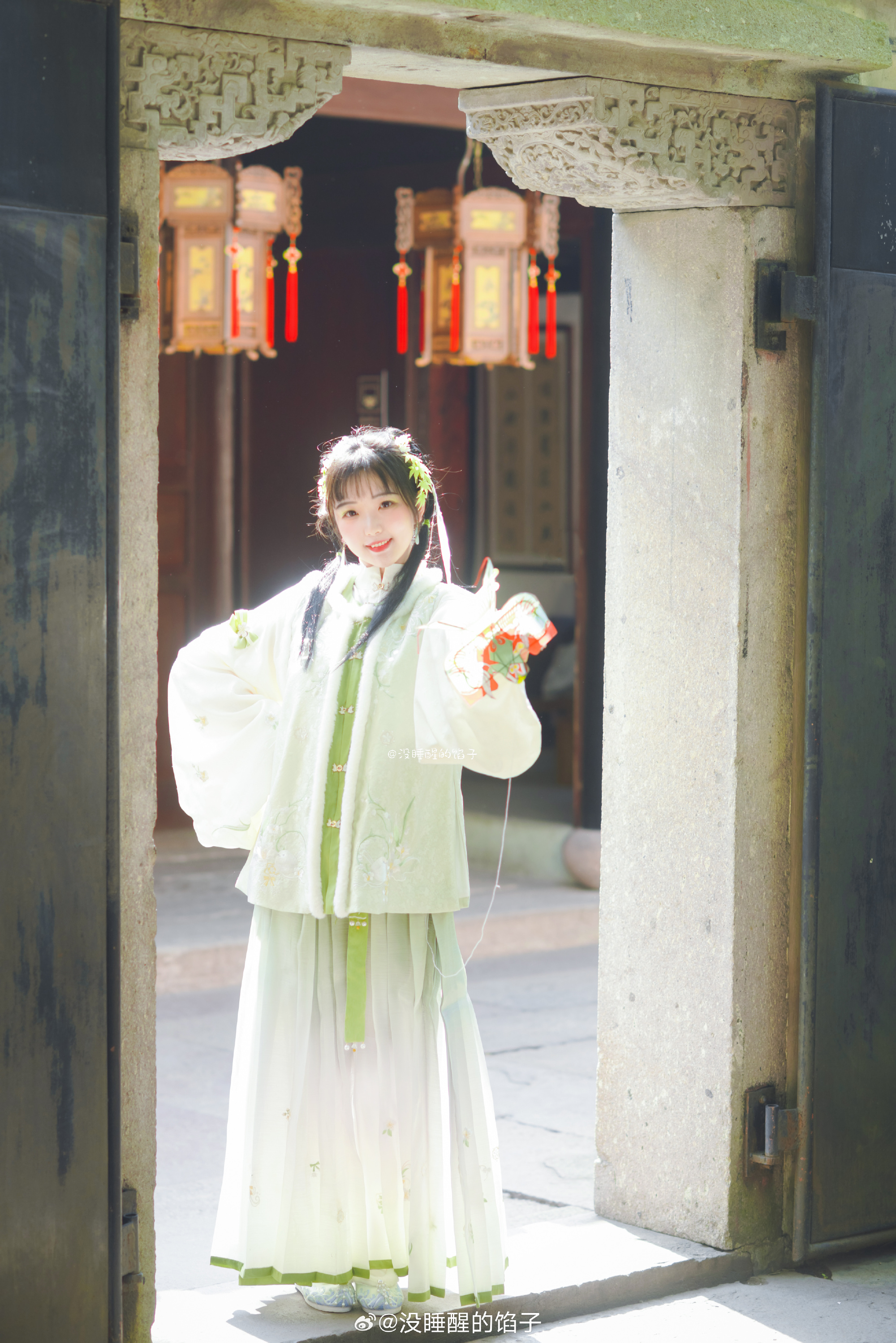 汉服 先生说考功名就得读书破万卷 但我也想和你趁好春光放纸鸢。@没睡醒的馅子