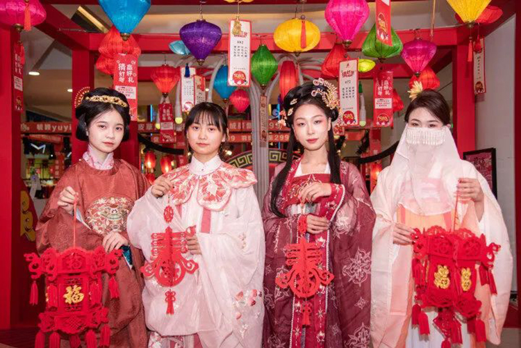 不爱潮服爱汉服！德州“汉服风潮”持续升温中的汉服同袍们！