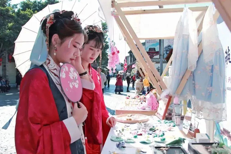 汉服盛典 | 海内外同袍穿汉服迎国庆