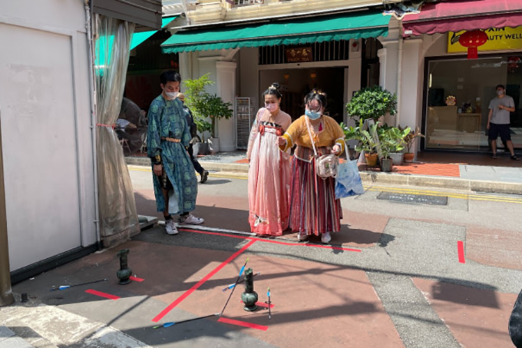 穿着汉服去唐人街，那是一次自由而令人兴奋的经历