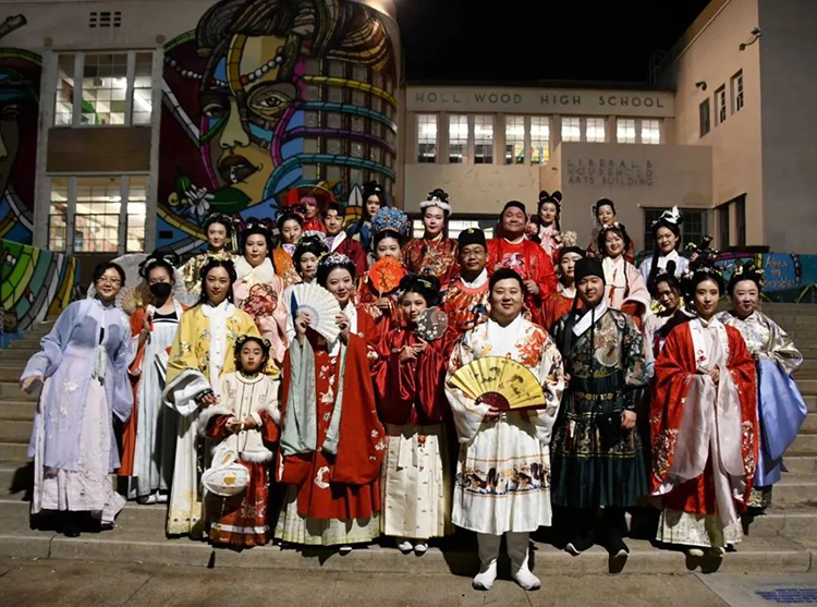 华流才是顶流！中国汉服方阵首次亮相好莱坞圣诞大游行