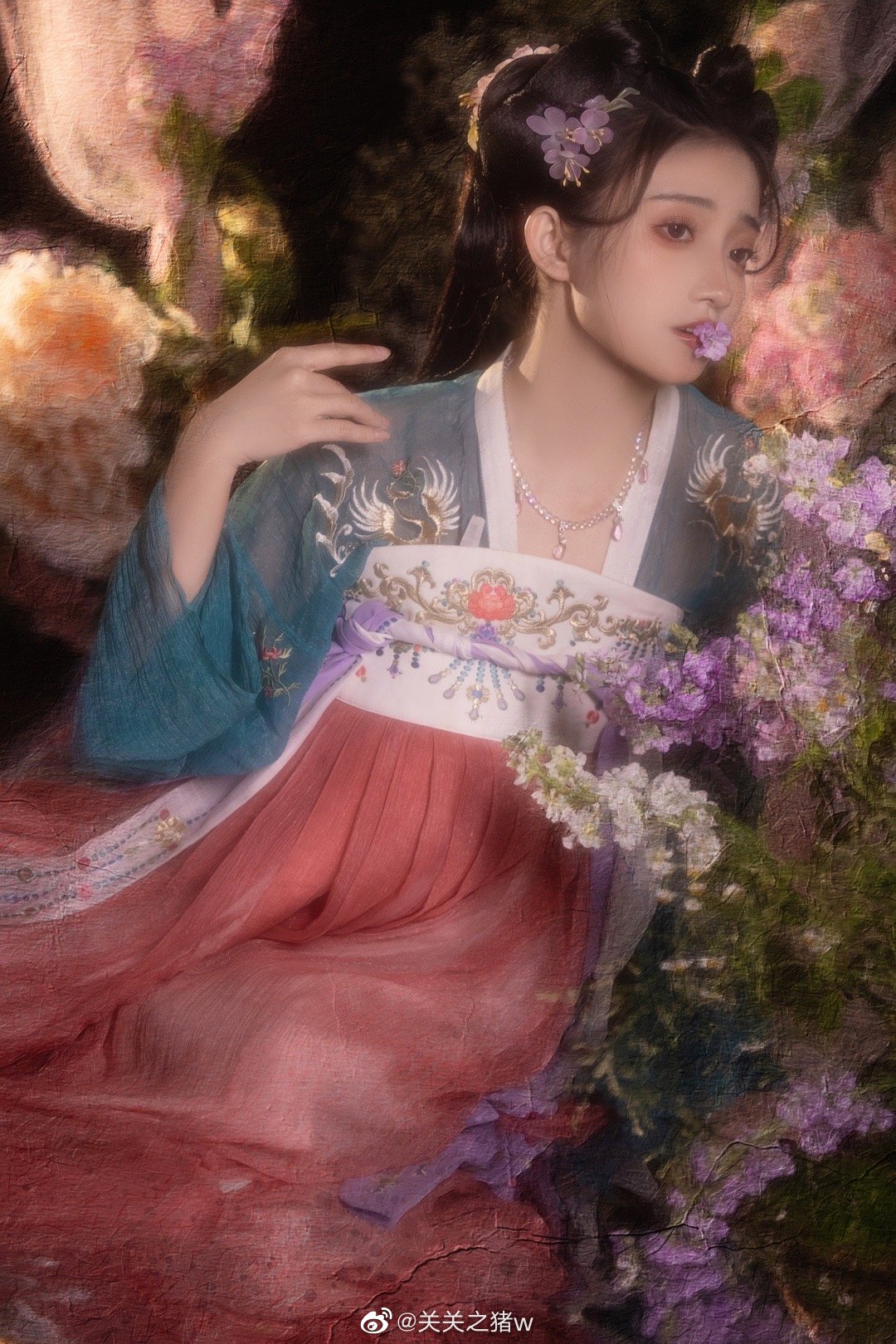 汉服 真正的鲜花开在山野烂漫处@关关之猪w