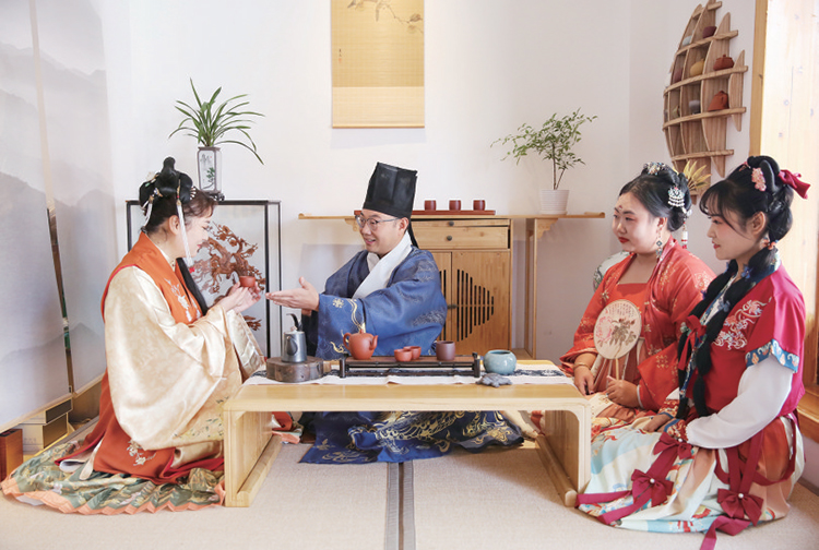 这个31岁的汉服体验馆老板火了