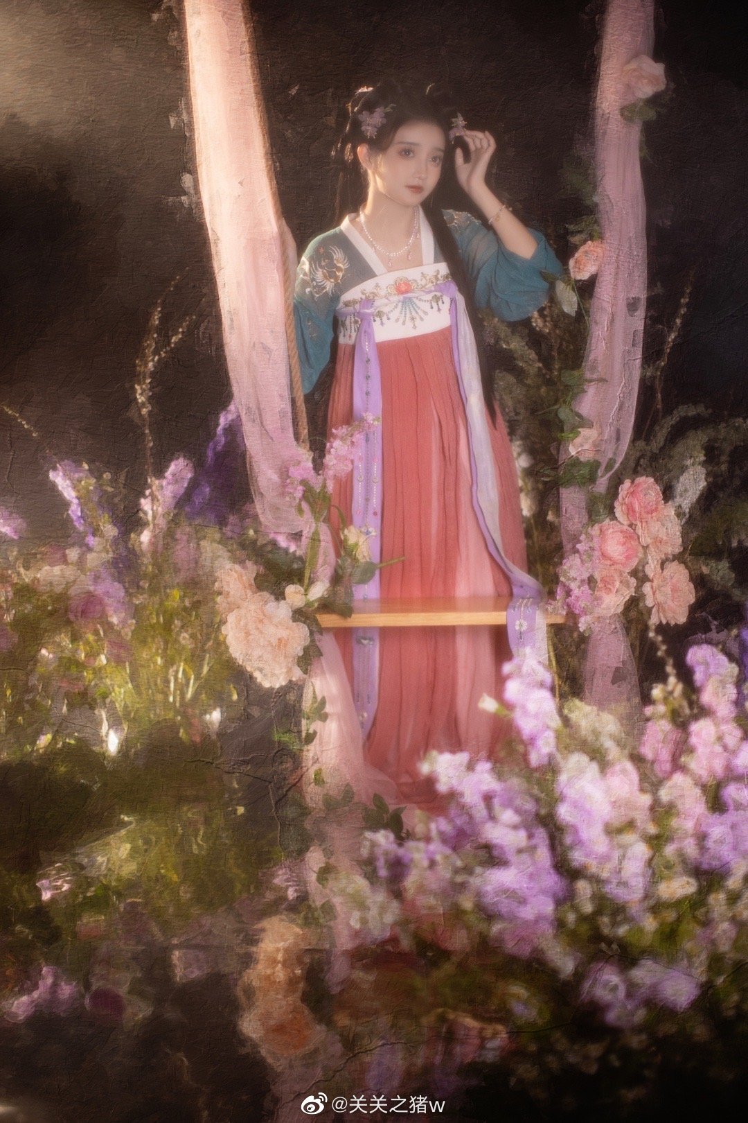 汉服 真正的鲜花开在山野烂漫处@关关之猪w